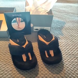 Vionic Lydia black terry slippers